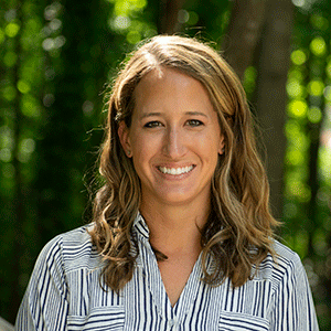 Headshot of Lindsay Roark